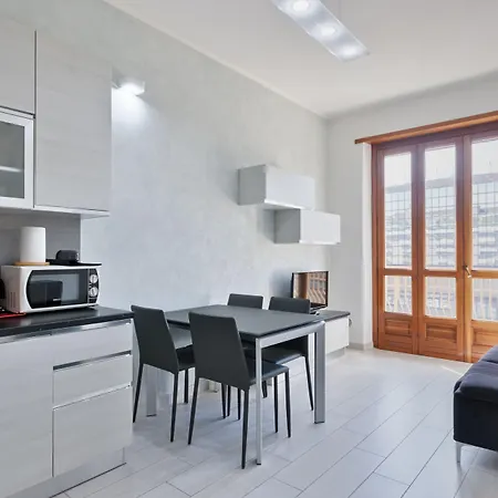 Tribunale & Porta Susa Flat 公寓